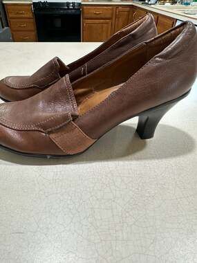 Madeline Beth Tan Faux Leather Mid Heel Pump Women's Size 6.5 M Vegan